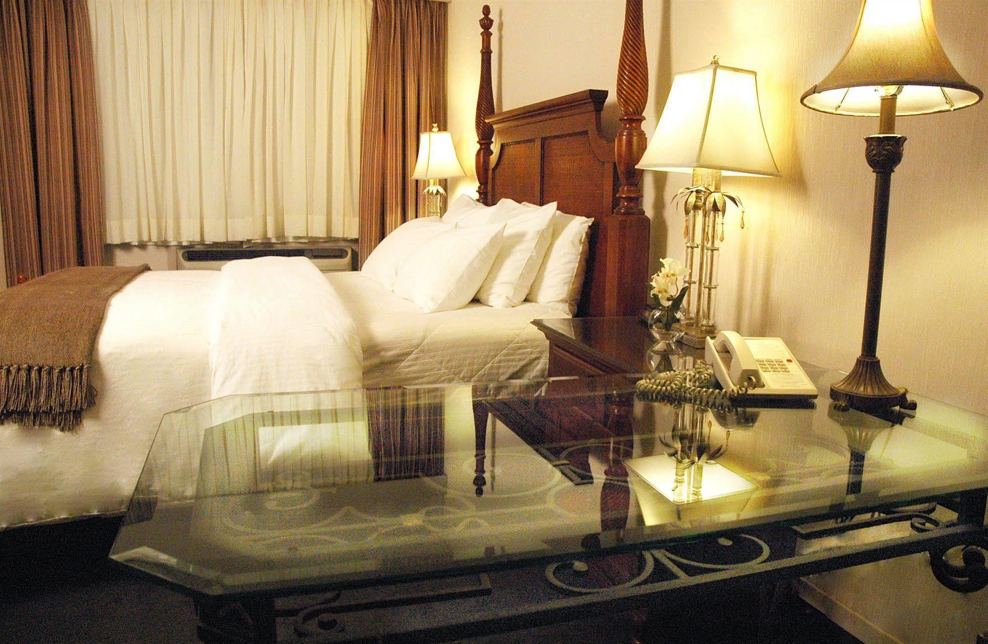 Ambassador Hotel Σάντμπερι Εξωτερικό φωτογραφία